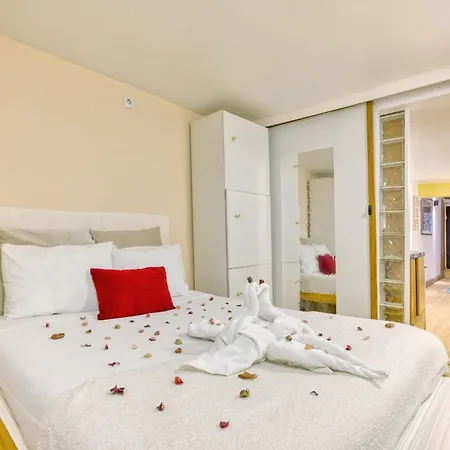 Cetral And Cozy In Bairro Alto * Lisbon