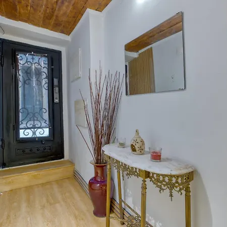 Cetral And Cozy In Bairro Alto Apartment *